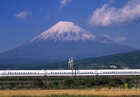 Around the World by Train with Tony Robinson: Japan